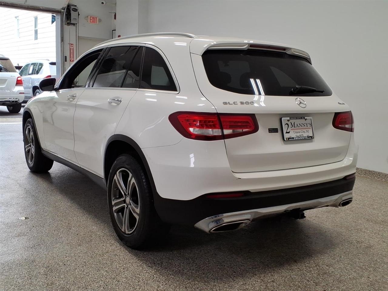 Mercedes-Benz GLC GLC 300 4MATIC SUV 2017
