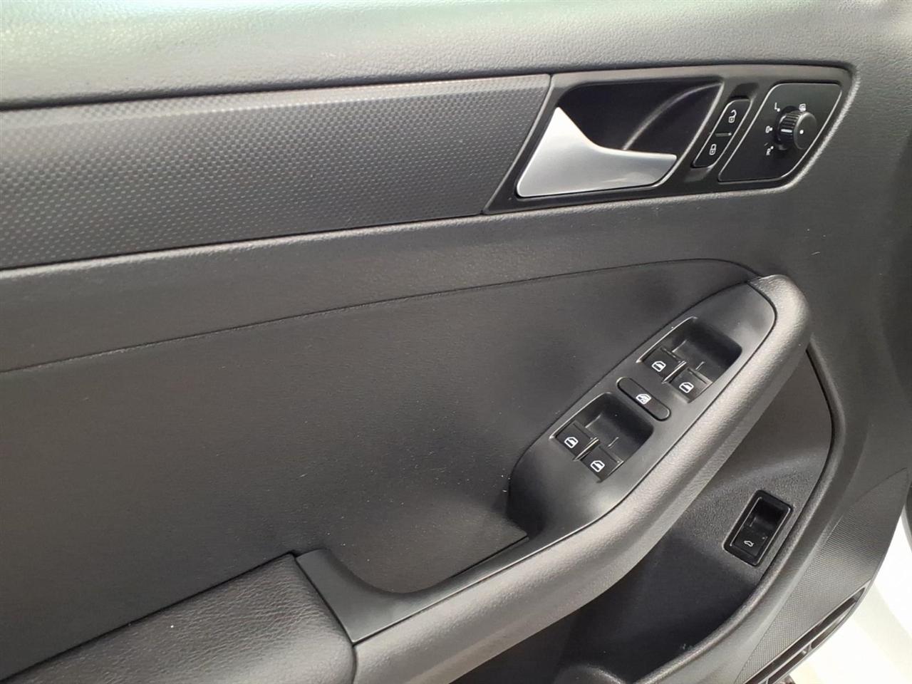 Volkswagen Jetta Sedan 4dr Auto S 2014