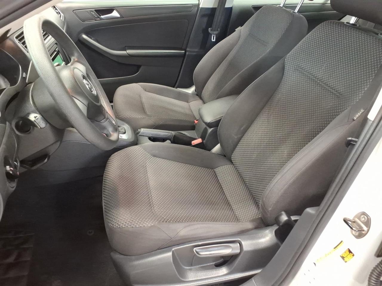 Volkswagen Jetta Sedan 4dr Auto S 2014