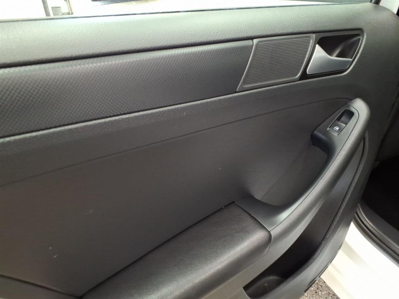 Volkswagen Jetta Sedan 4dr Auto S 2014