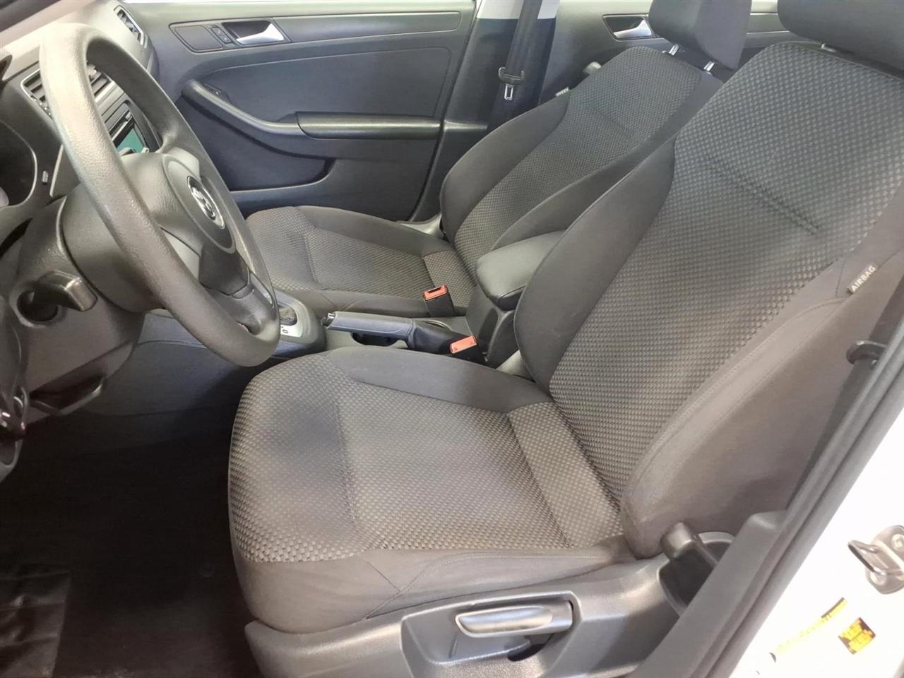 Volkswagen Jetta Sedan 4dr Auto S 2014