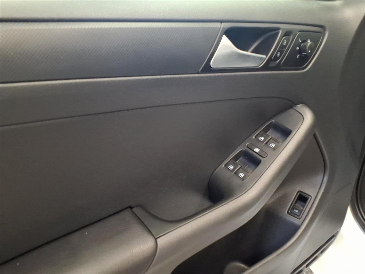 Volkswagen Jetta Sedan 4dr Auto S 2014