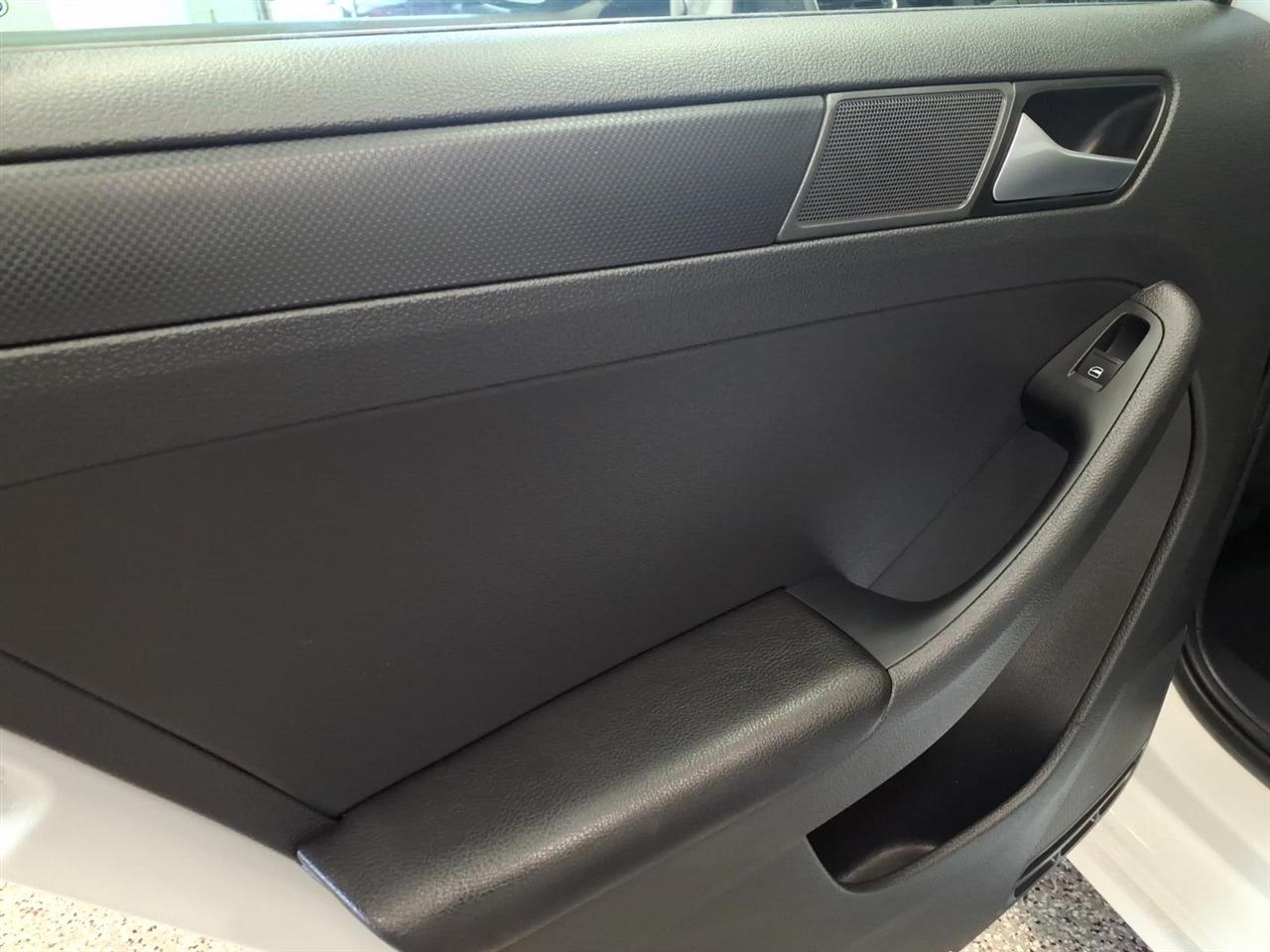 Volkswagen Jetta Sedan 4dr Auto S 2014