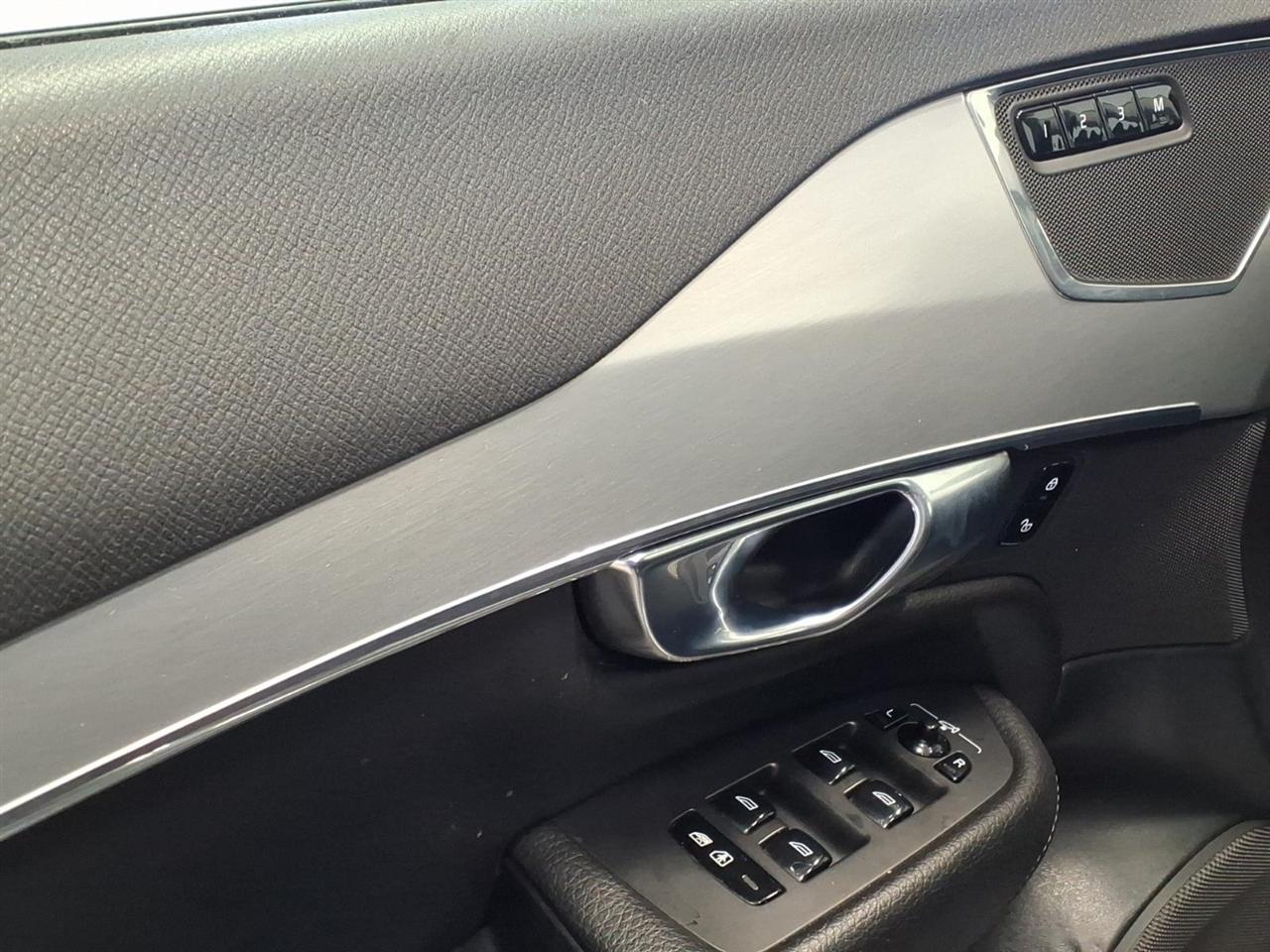 Volvo XC90 T6 AWD 7-Passenger Momentum 2018