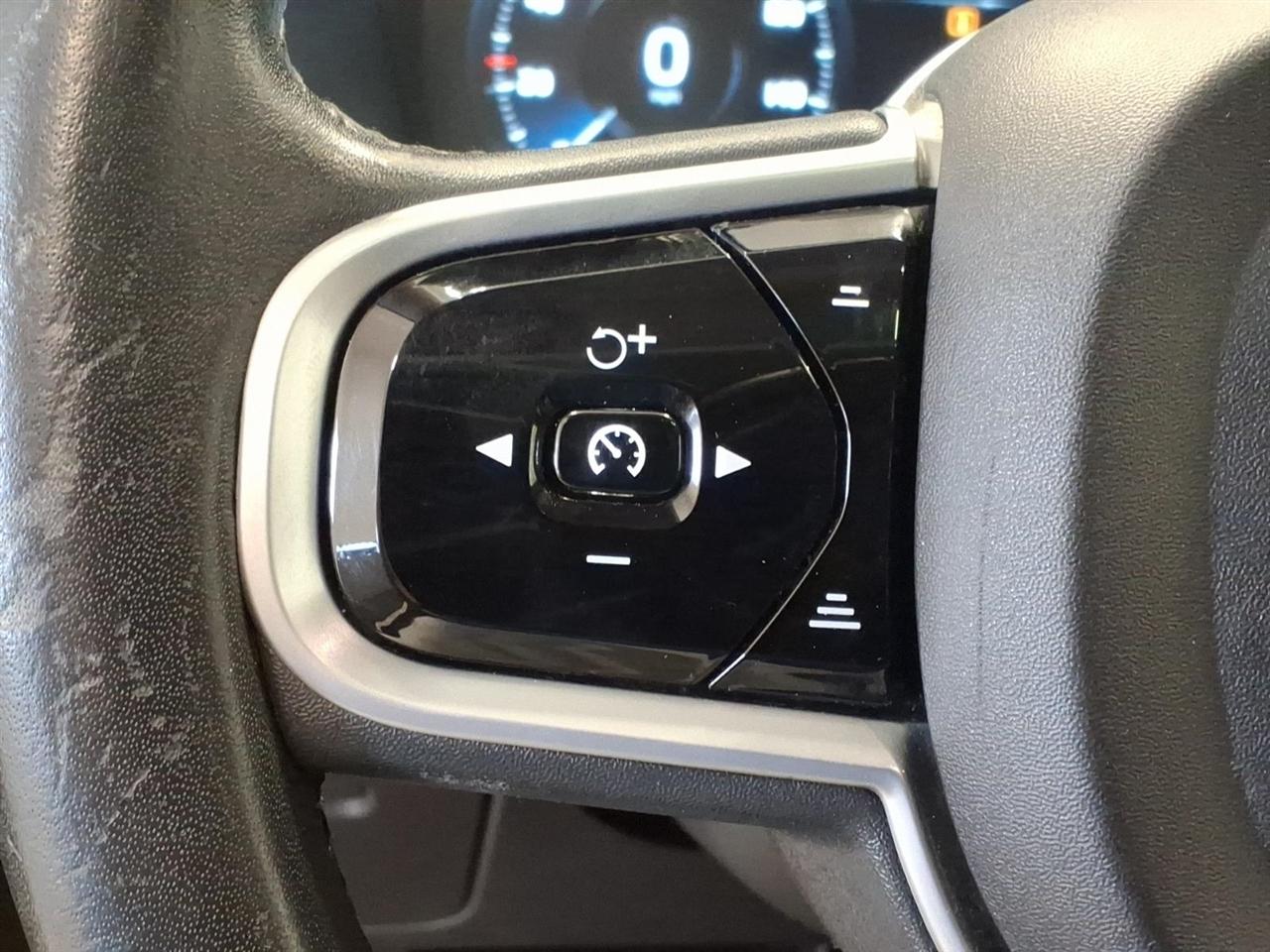 Volvo XC90 T6 AWD 7-Passenger Momentum 2018