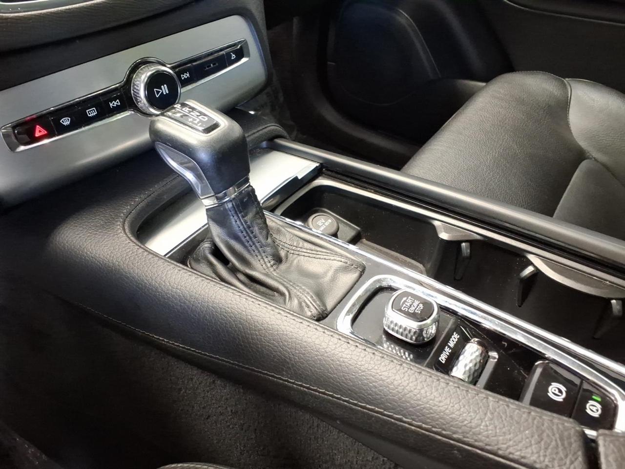 Volvo XC90 T6 AWD 7-Passenger Momentum 2018