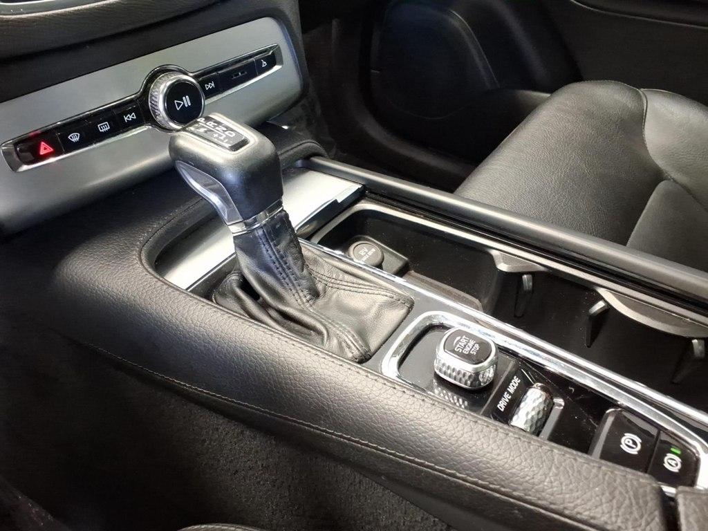 Volvo XC90 T6 AWD 7-Passenger Momentum 2018