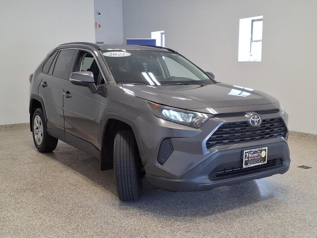 Toyota RAV4 LE AWD (Natl) 2021