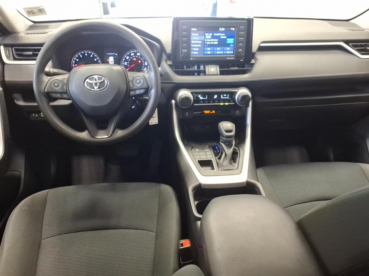 Toyota RAV4 LE AWD (Natl) 2021