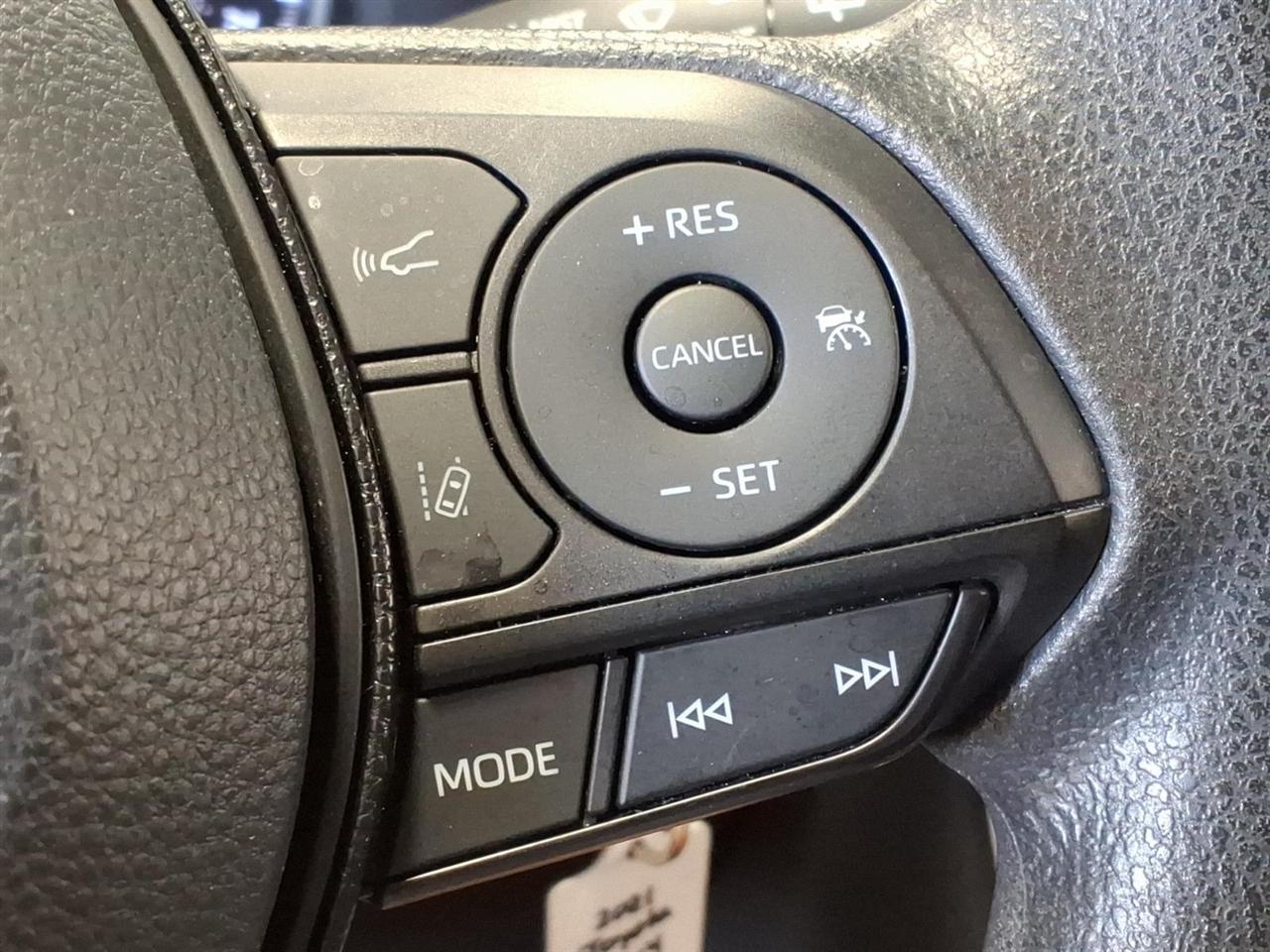 Toyota RAV4 LE AWD (Natl) 2021