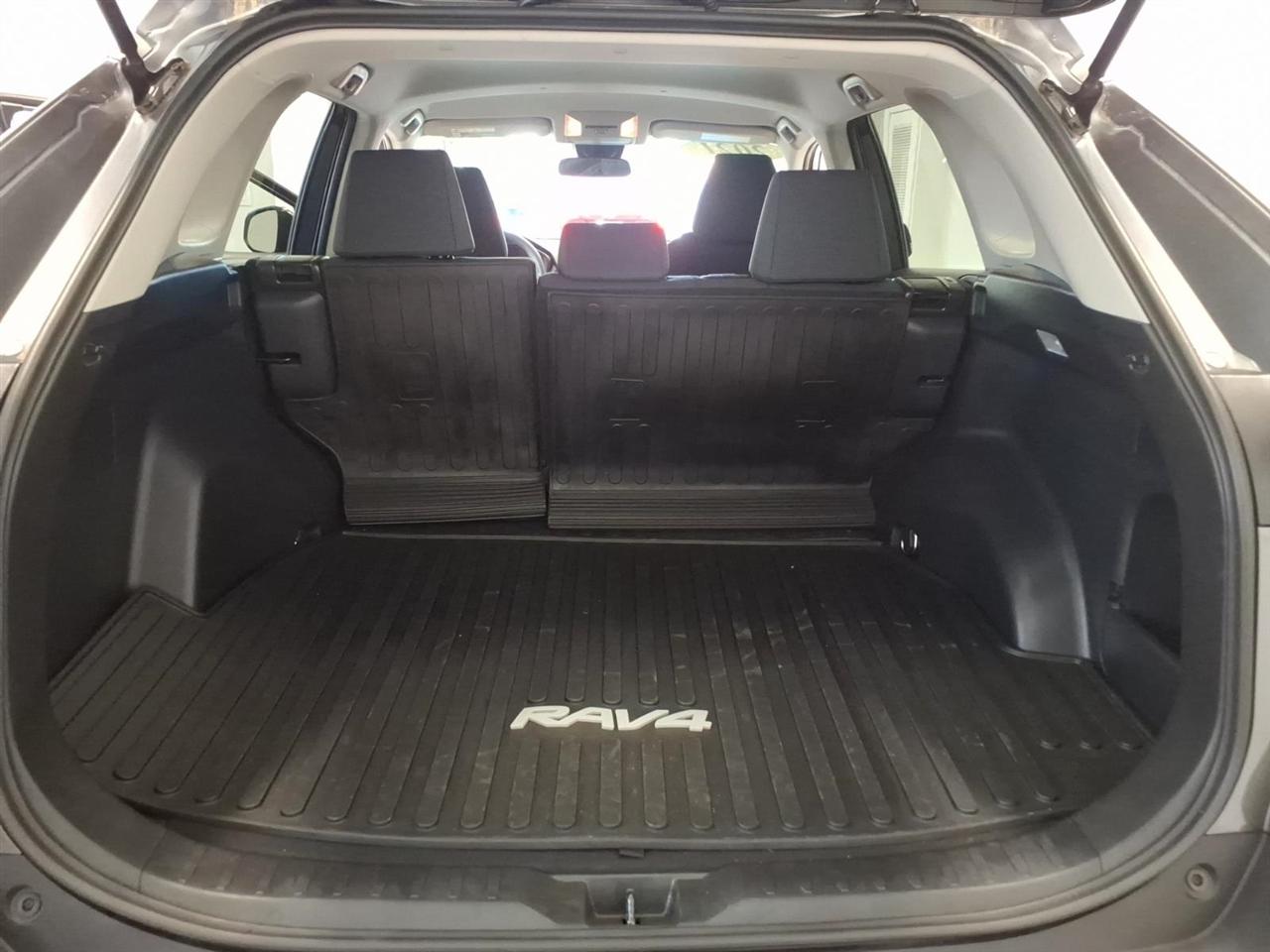 Toyota RAV4 LE AWD (Natl) 2021