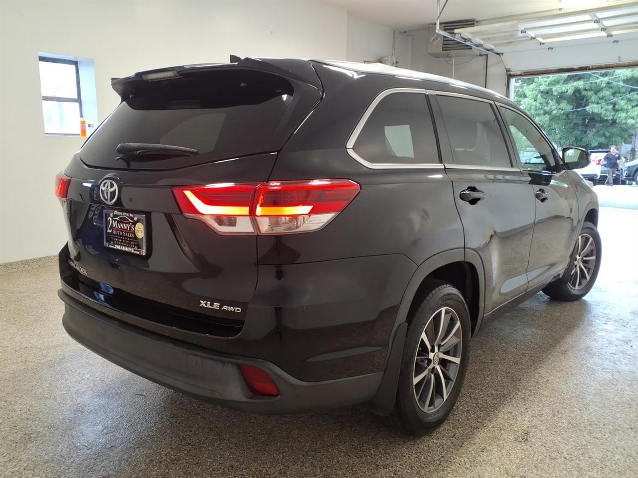 Toyota Highlander XLE 4D SUV AWD 2018
