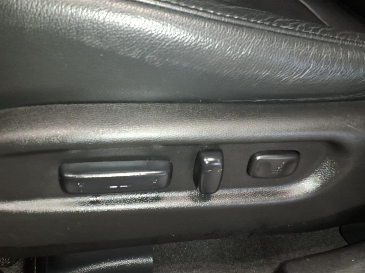 Honda Pilot Touring w/Rear Captain's Chairs AWD 2019