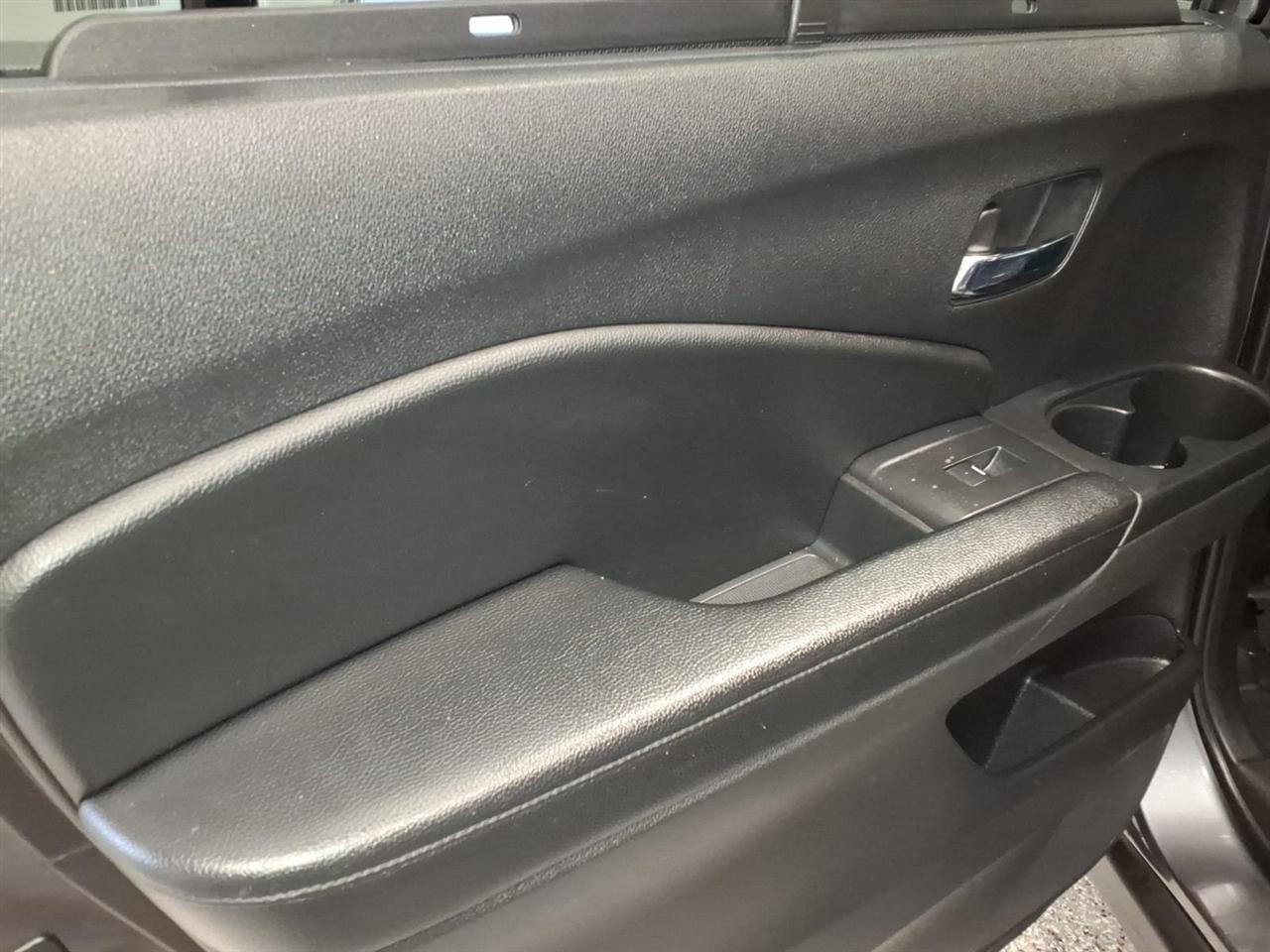 Honda Pilot Touring w/Rear Captain's Chairs AWD 2019