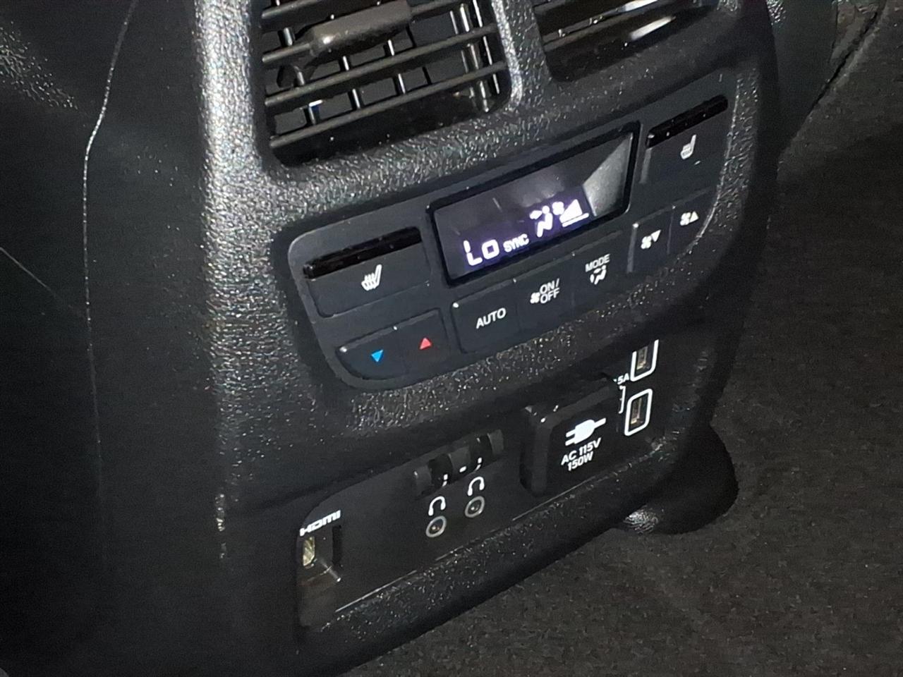 Honda Pilot Touring w/Rear Captain's Chairs AWD 2019