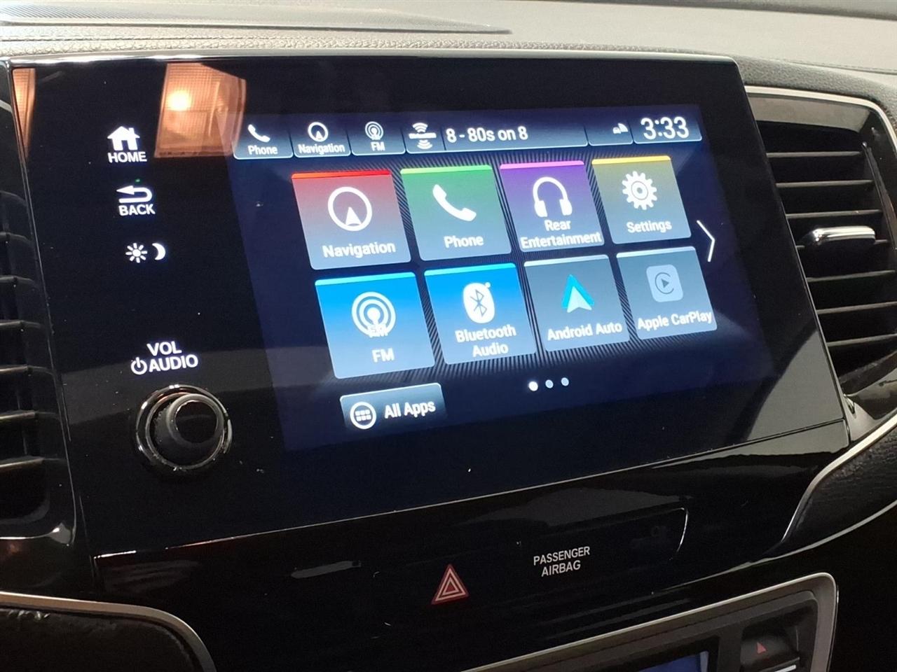 Honda Pilot Touring w/Rear Captain's Chairs AWD 2019