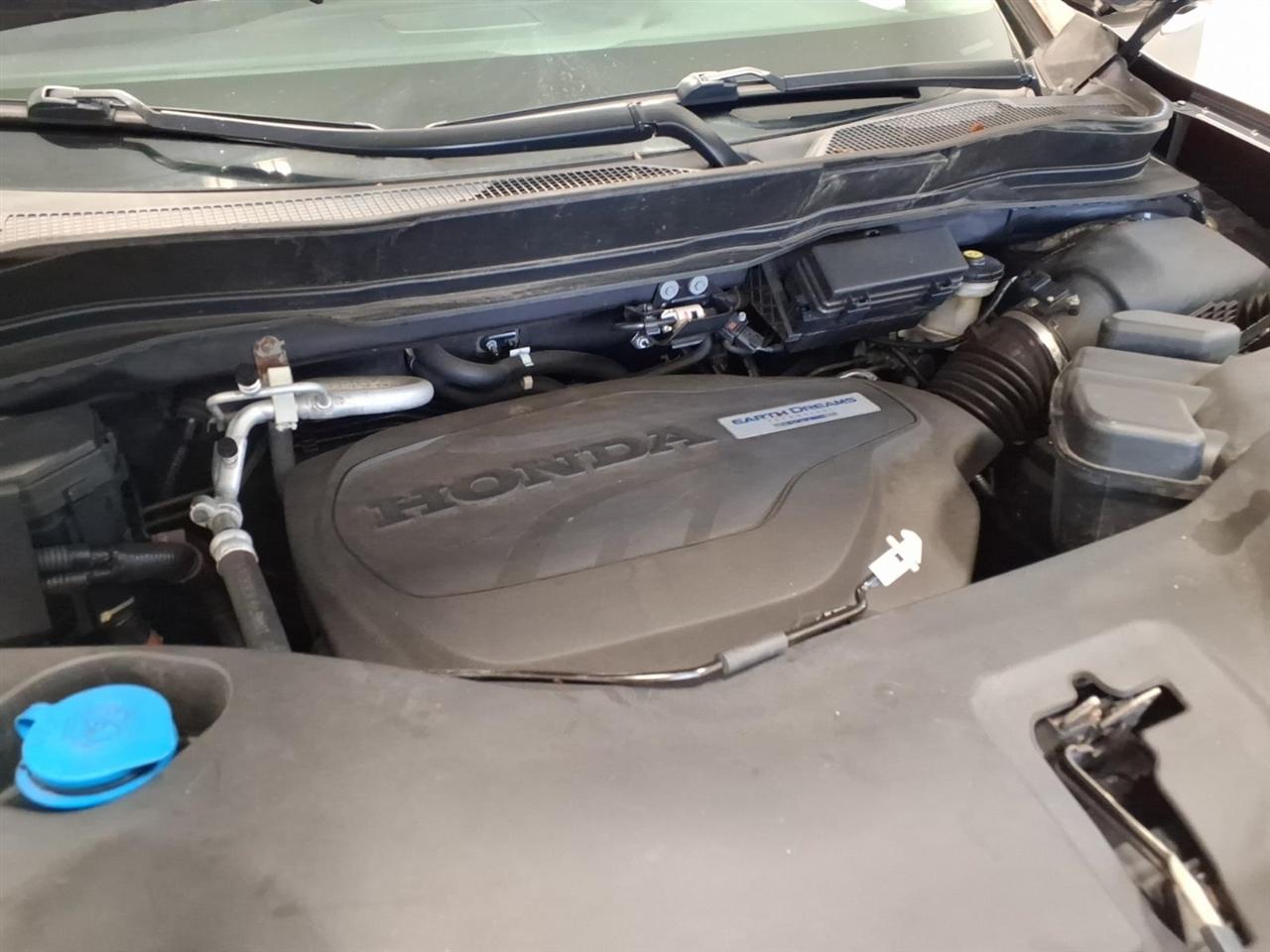 Honda Pilot Touring w/Rear Captain's Chairs AWD 2019