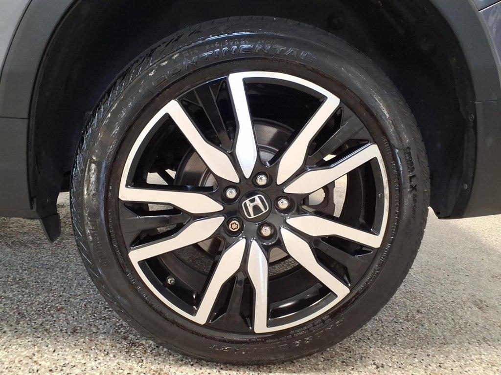 Honda Pilot Touring w/Rear Captain's Chairs AWD 2019