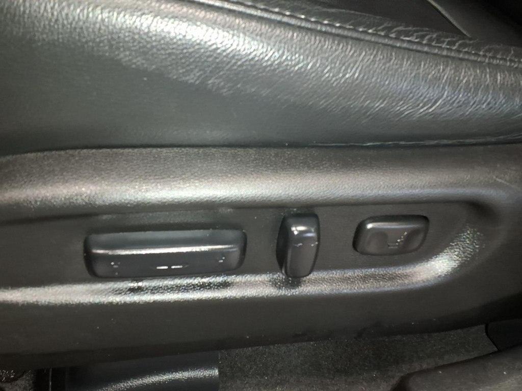 Honda Pilot Touring w/Rear Captain's Chairs AWD 2019