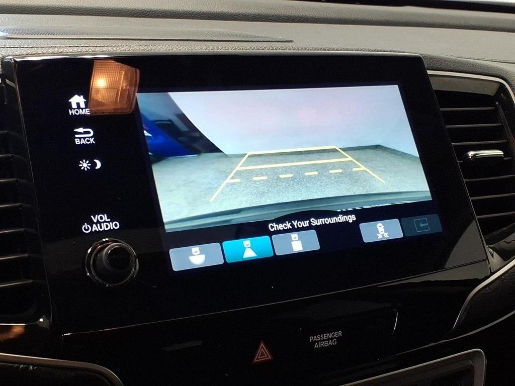 Honda Pilot Touring w/Rear Captain's Chairs AWD 2019