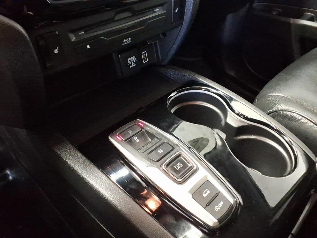 Honda Pilot Touring w/Rear Captain's Chairs AWD 2019
