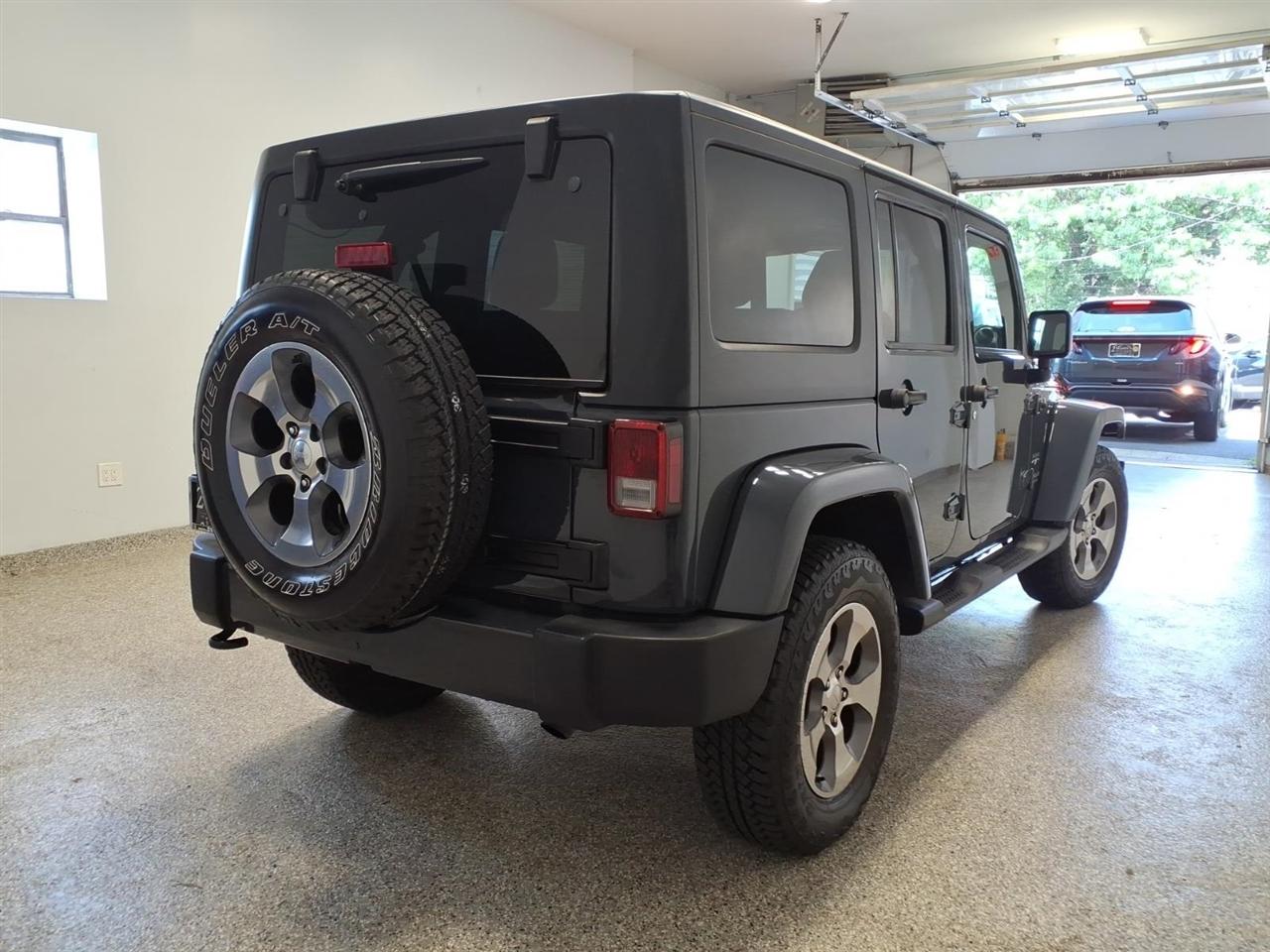 Jeep Wrangler Unlimited 4WD 4dr Sahara 2017