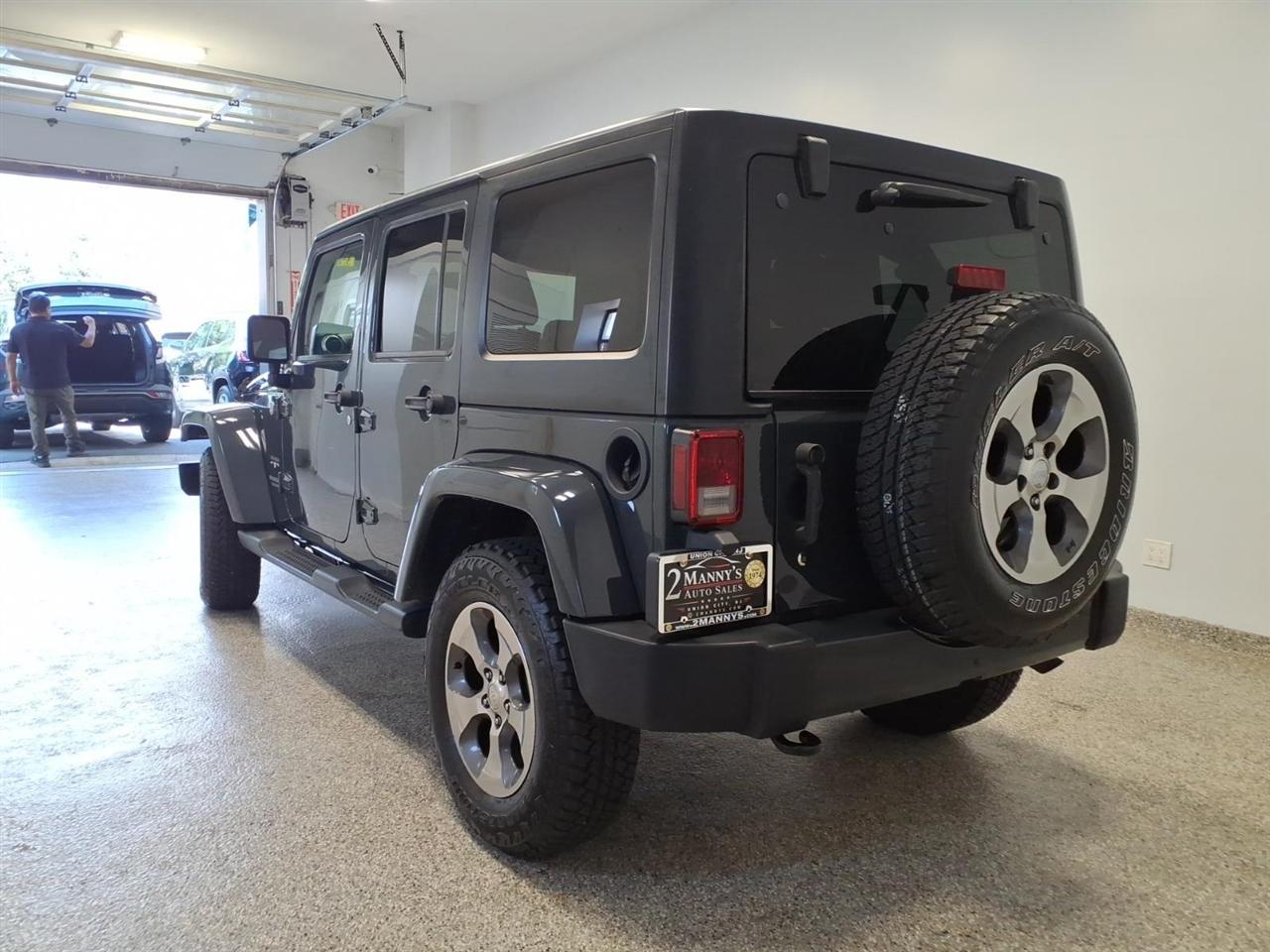 Jeep Wrangler Unlimited 4WD 4dr Sahara 2017