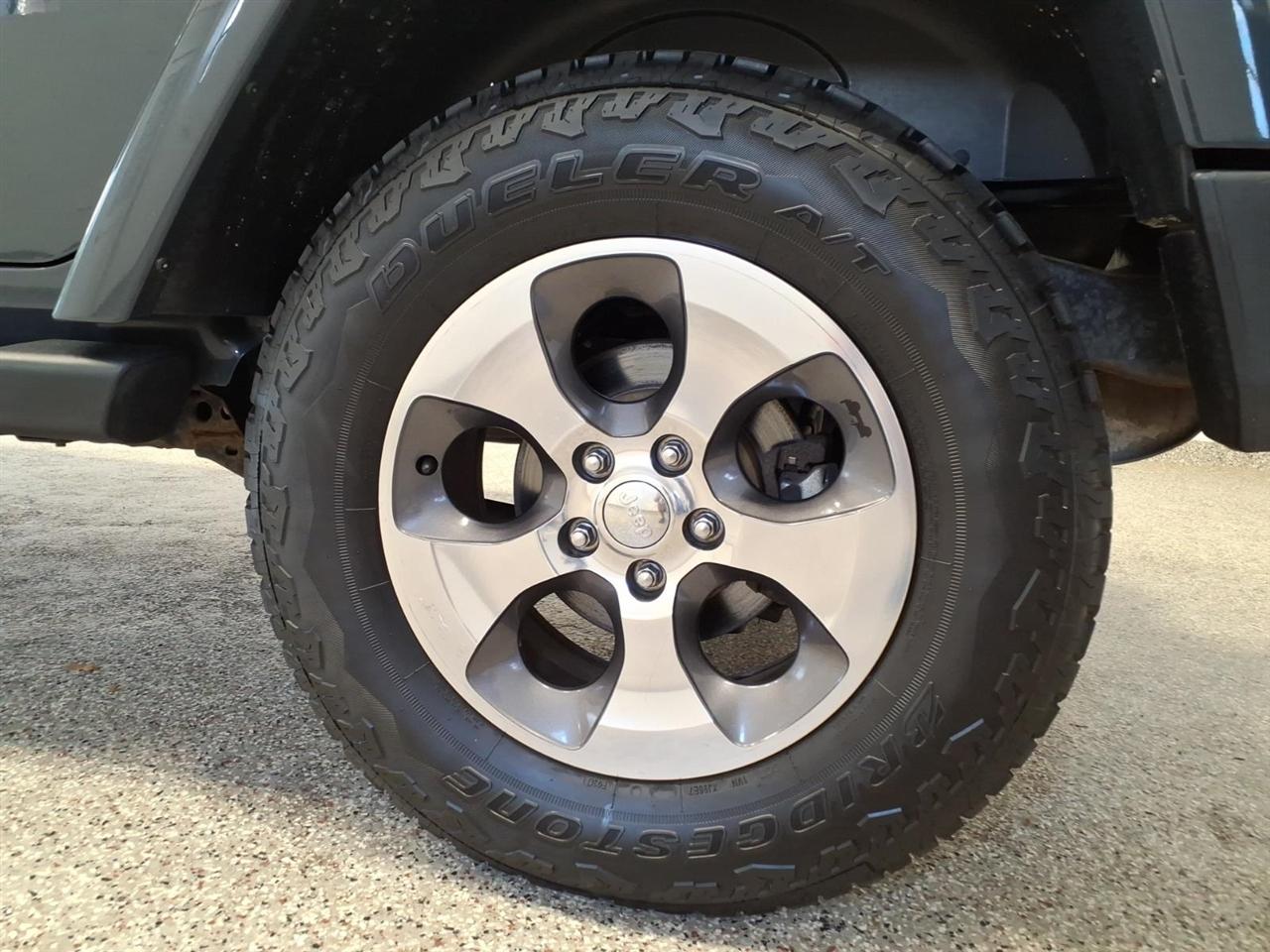 Jeep Wrangler Unlimited 4WD 4dr Sahara 2017