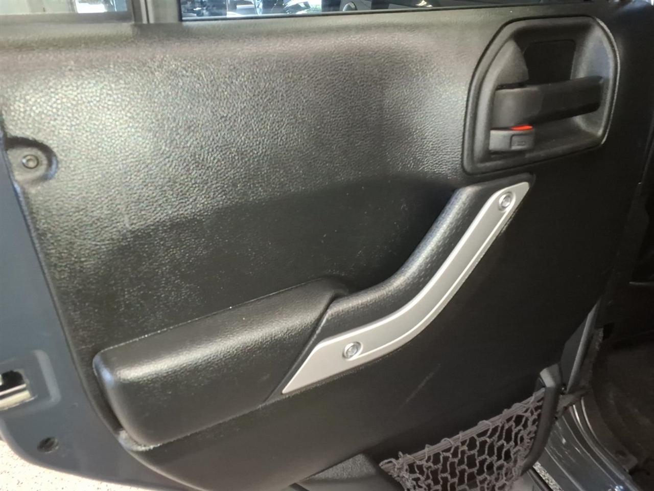 Jeep Wrangler Unlimited 4WD 4dr Sahara 2017