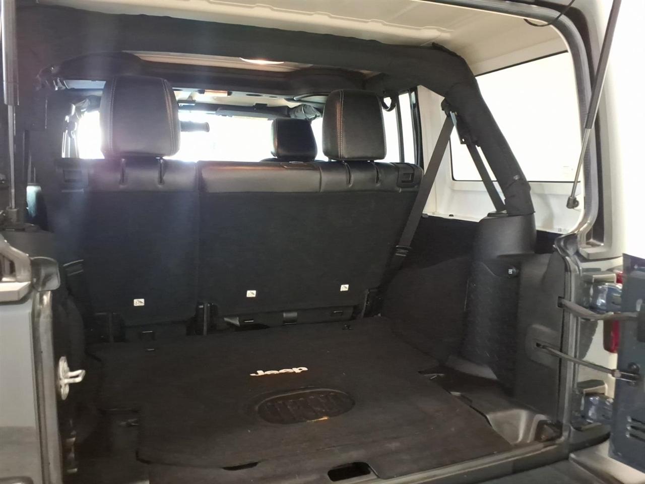 Jeep Wrangler Unlimited 4WD 4dr Sahara 2017