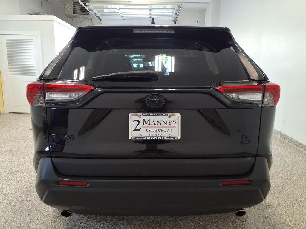 Toyota RAV4 LE AWD (Natl) 2019