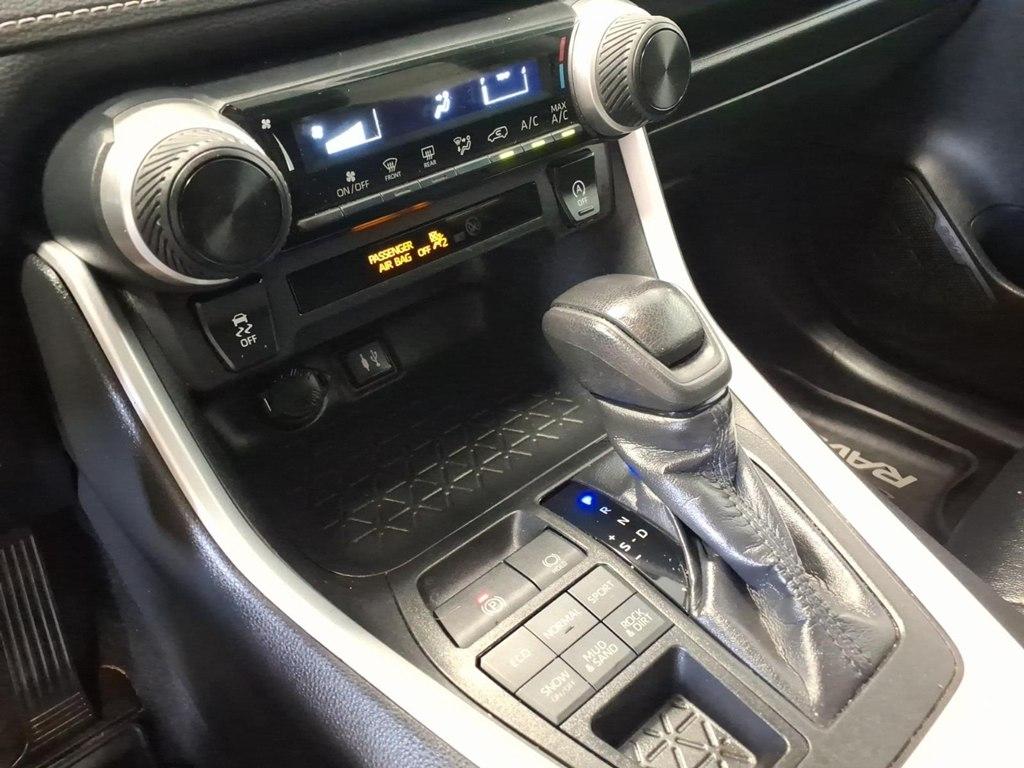 Toyota RAV4 LE AWD (Natl) 2019