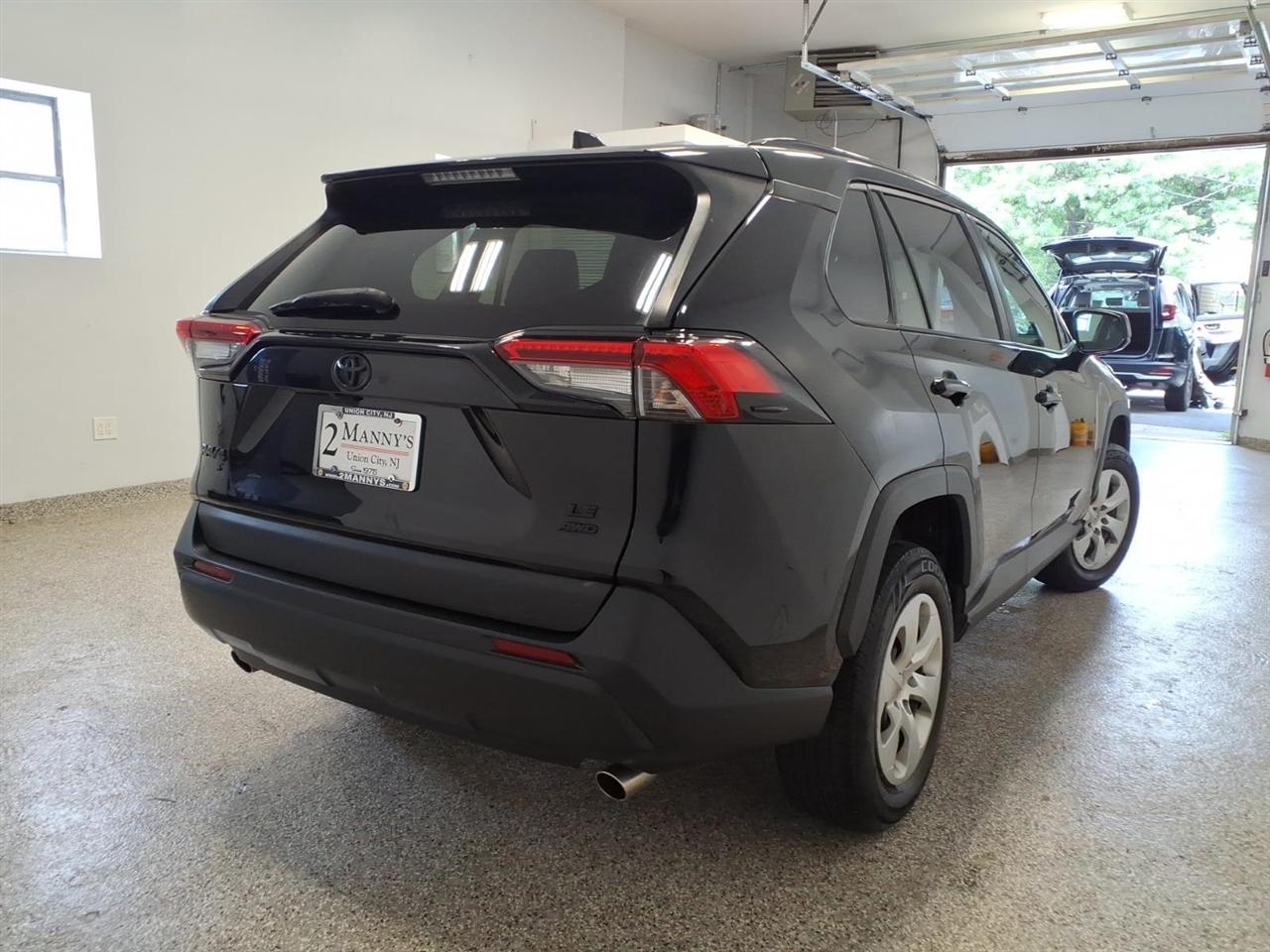 Toyota RAV4 LE AWD (Natl) 2019