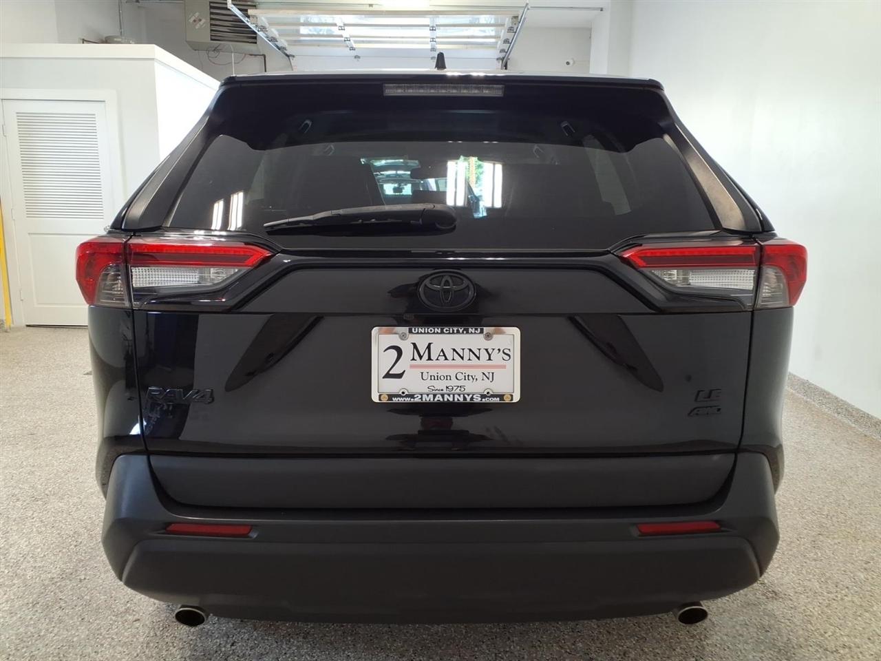 Toyota RAV4 LE AWD (Natl) 2019