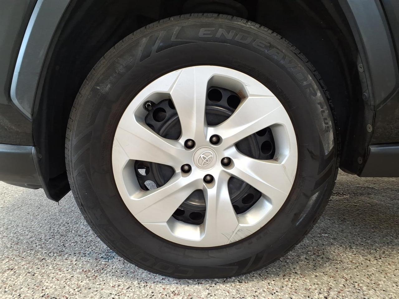 Toyota RAV4 LE AWD (Natl) 2019