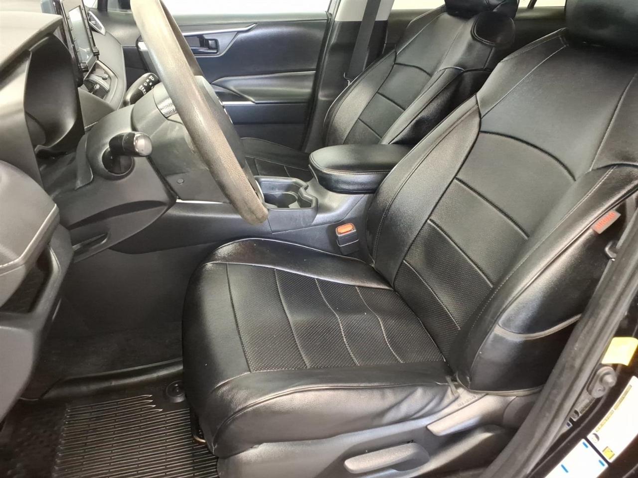 Toyota RAV4 LE AWD (Natl) 2019