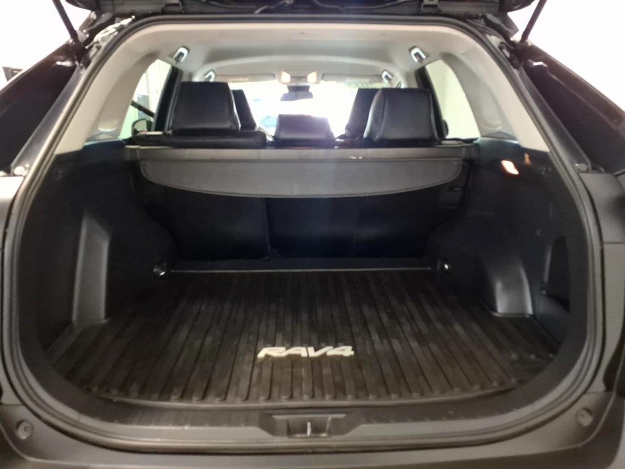Toyota RAV4 LE AWD (Natl) 2019