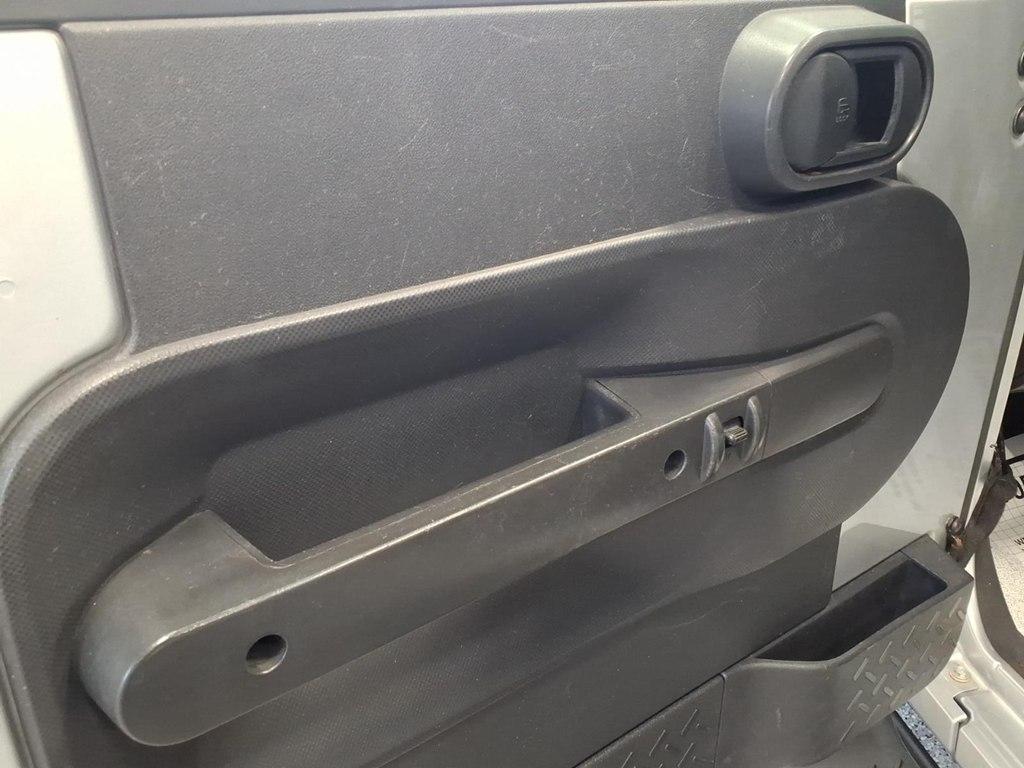 Jeep Wrangler photo 8