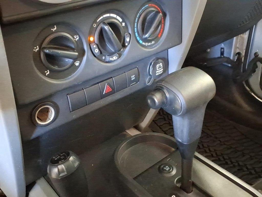 Jeep Wrangler photo 12