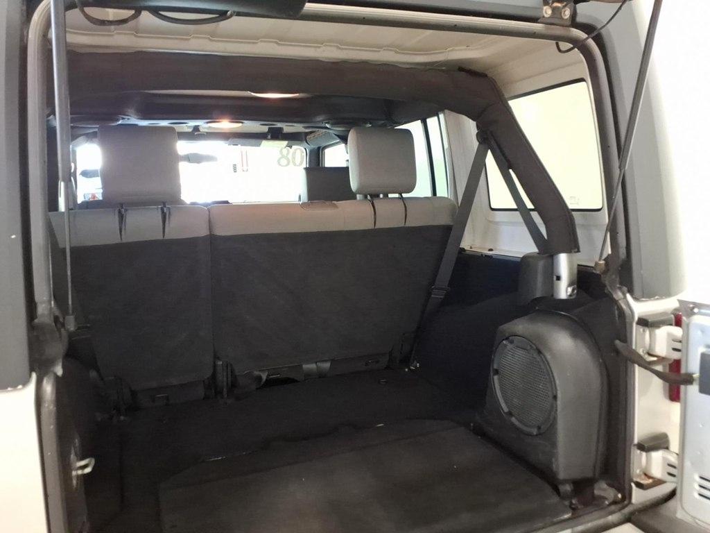 Jeep Wrangler photo 18
