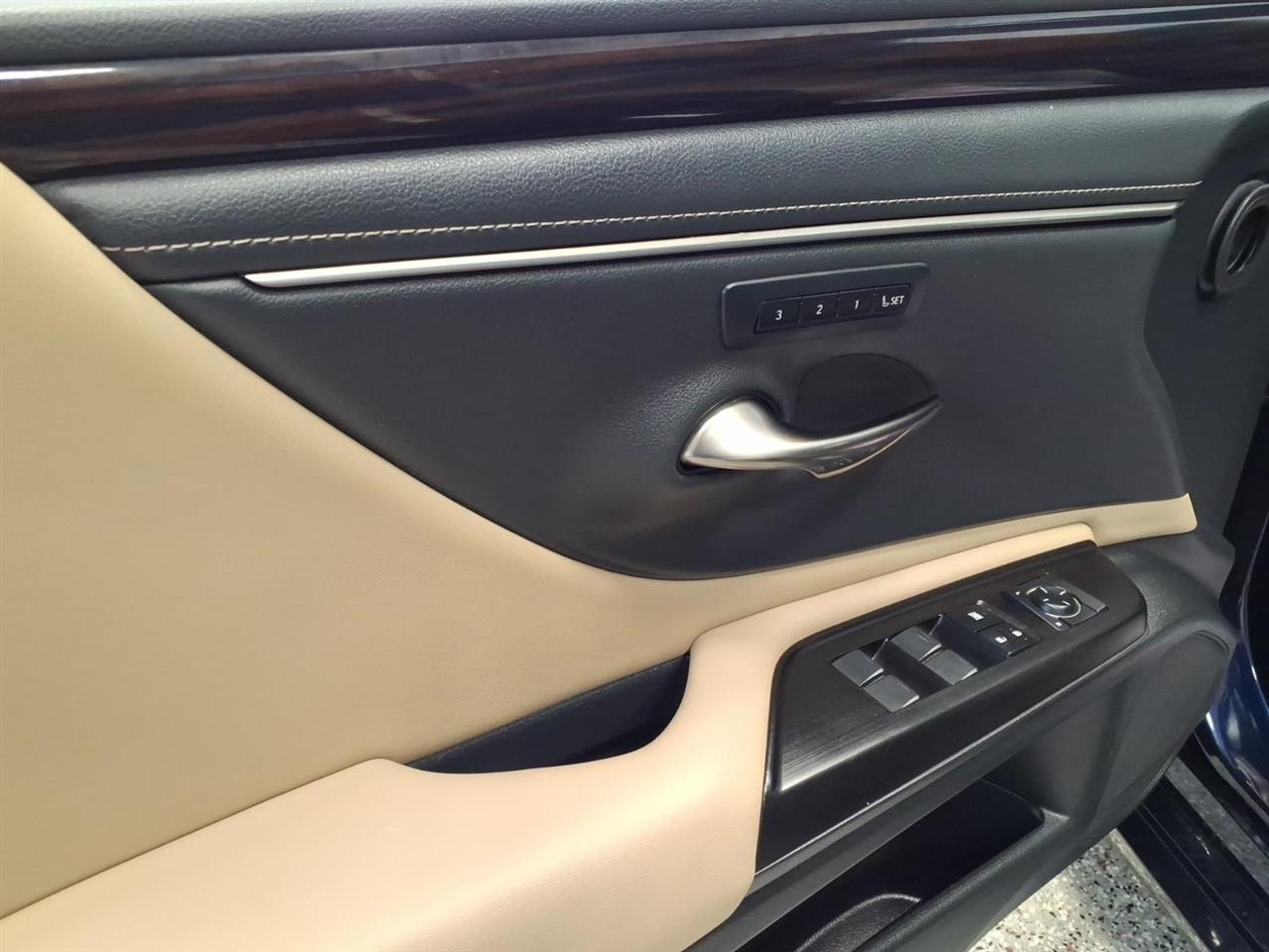 Lexus ES  2019