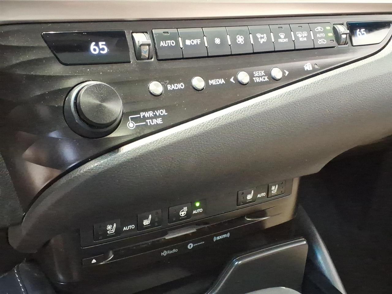 Lexus ES  2019