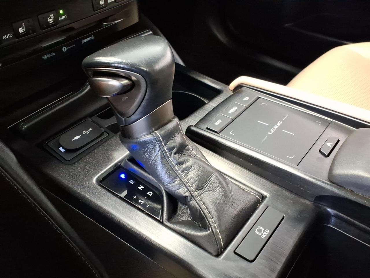 Lexus ES  2019