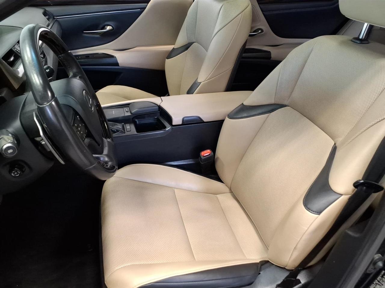 Lexus ES  2019