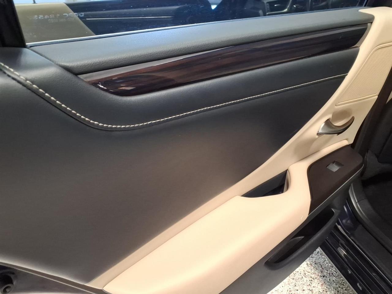 Lexus ES  2019