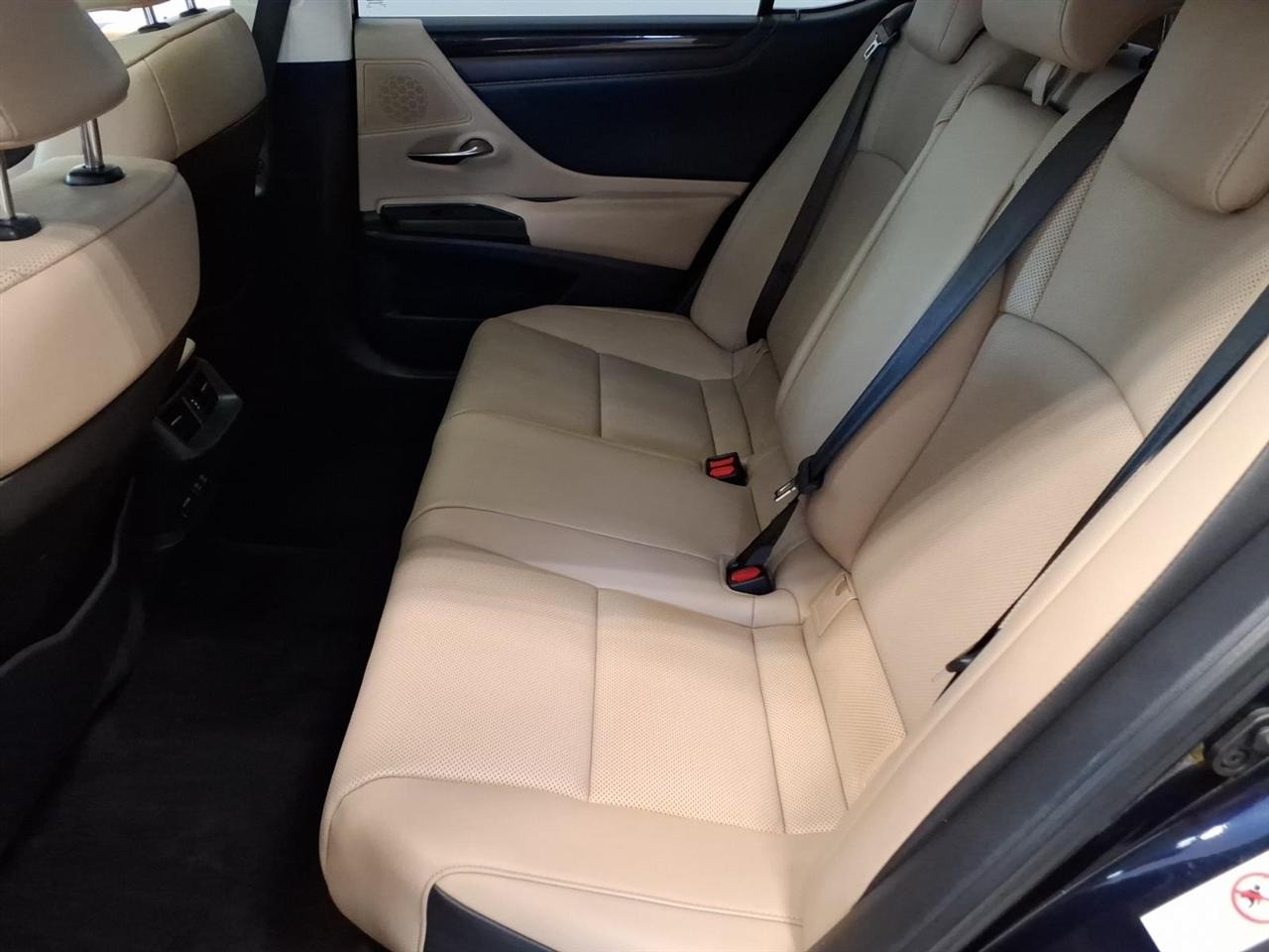 Lexus ES  2019