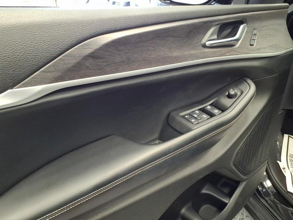 Jeep Grand Cherokee L photo 8