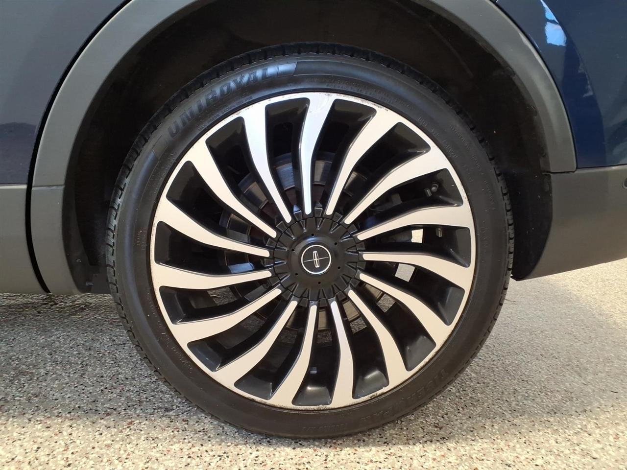 Lincoln Nautilus photo 7