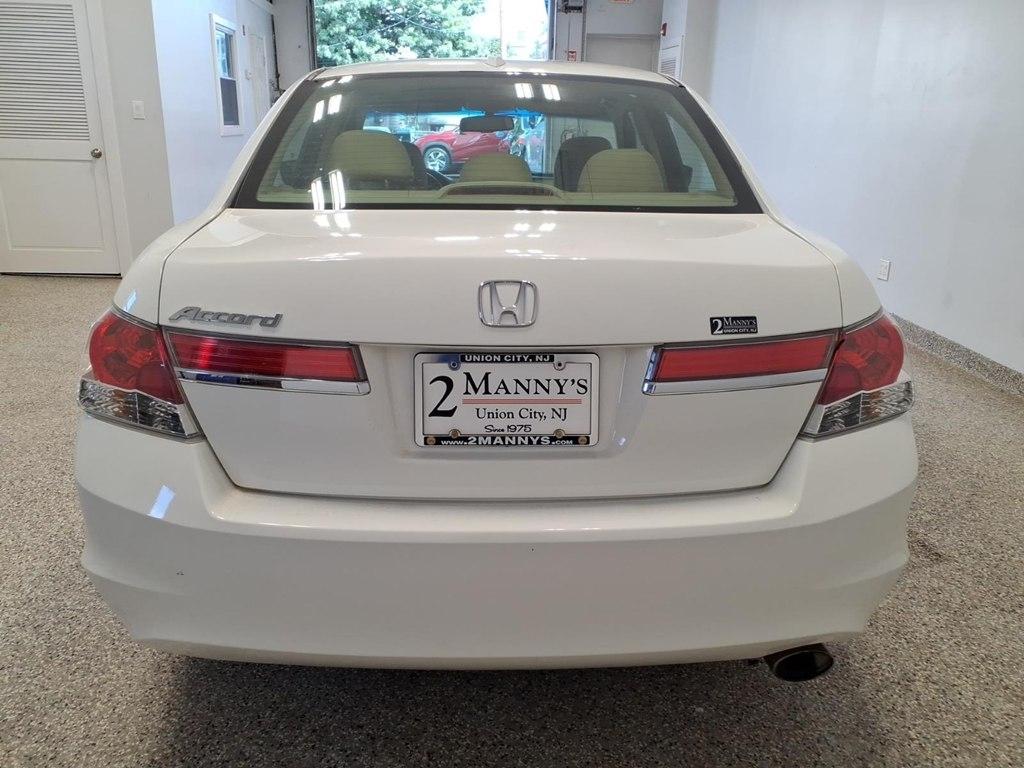 Honda Accord photo 5