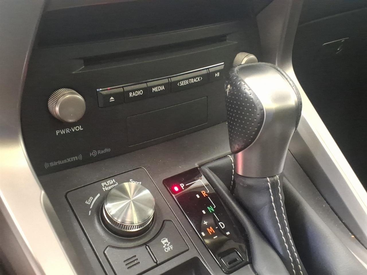 Lexus NX  2020